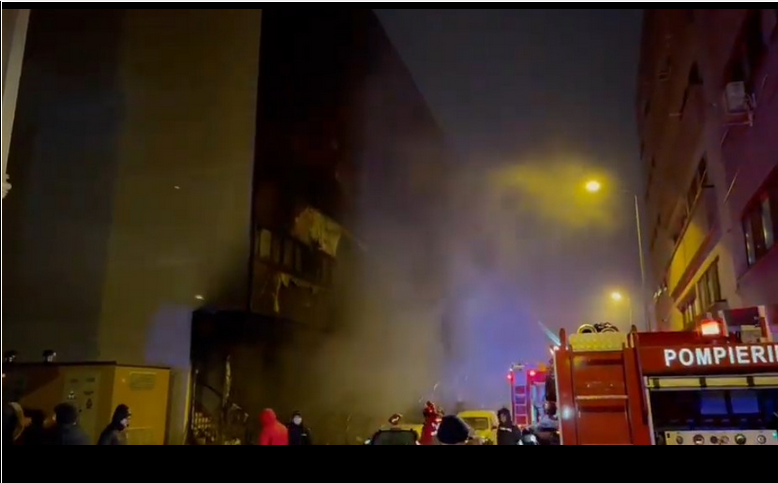 Incendiu puternic într-un bloc de la periferia Constanței. Opt victime și 250 de persoane evacuate (VIDEO)