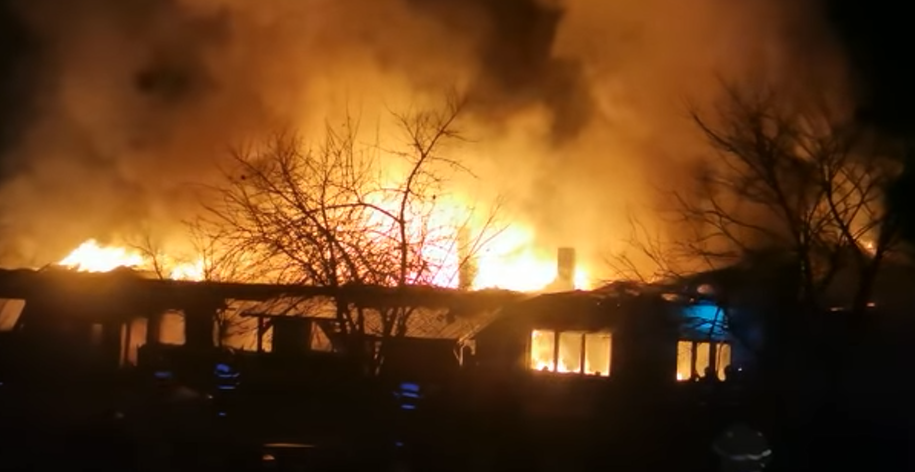 Harghita: Persoanele afectate de incendiul de la Gălăuțaș înnoptează la rude și la vecini. Autoritățile caută soluții de ajutorare
