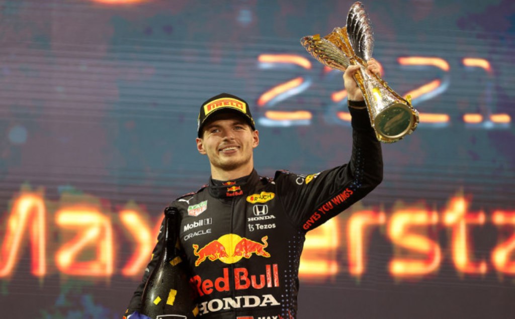 Max Verstappen, noul campion mondial de Formula 1. Olandezul l-a depășit pe Lewis Hamilton, în ultimul tur