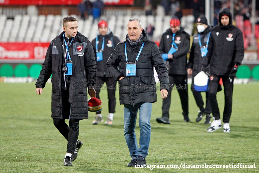 Mircea Rednic dă afară 14 jucători de la Dinamo: “Degeaba suntem mulţi şi mai puţin buni” (Video)
