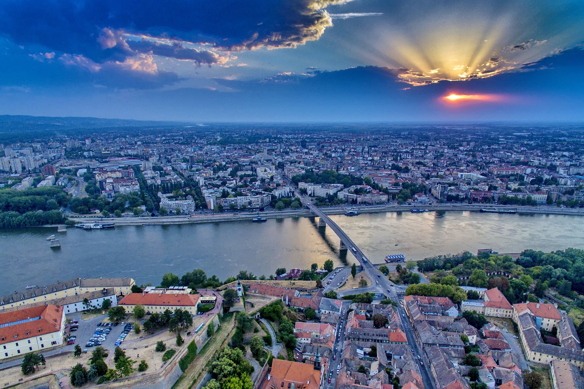 Titlul care trebuia împărțit în 2021 cu Timișoara: Oraşul sârb Novi Sad e anul acesta Capitala Culturală Europeană