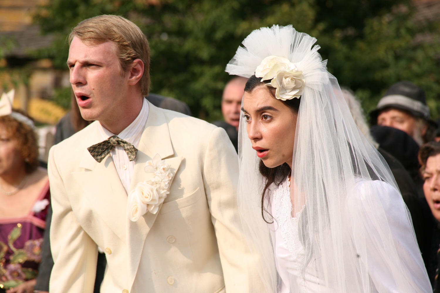 S-au inspirat din filmul românesc „Nunta mută”? Este interzis râsul la căsătorii, într-o regiune din Rusia (VIDEO)