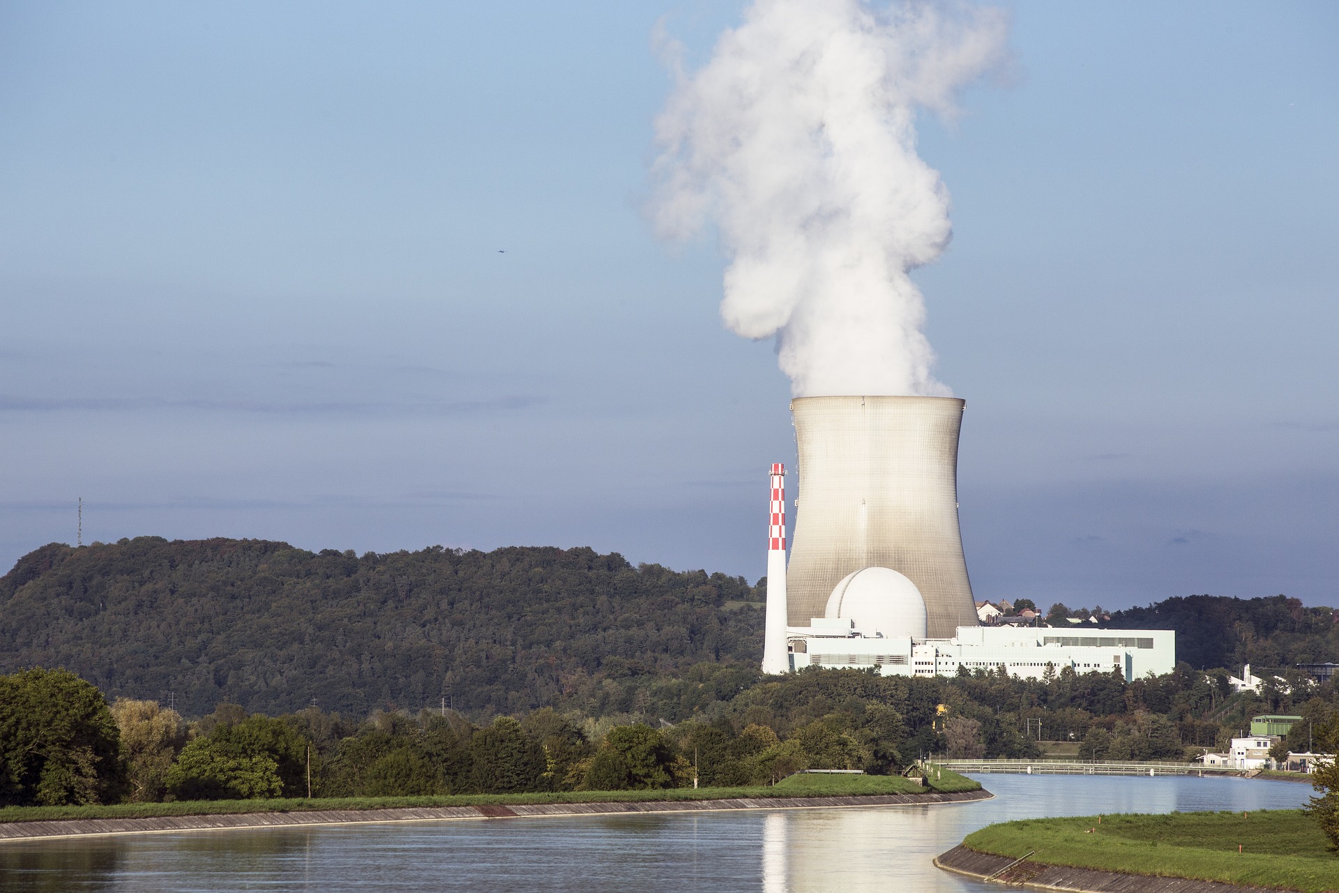 Germania: Ministrul Economiei exclude extinderea duratei de funcţionare a centralelor nucleare, pentru a economisi gaze