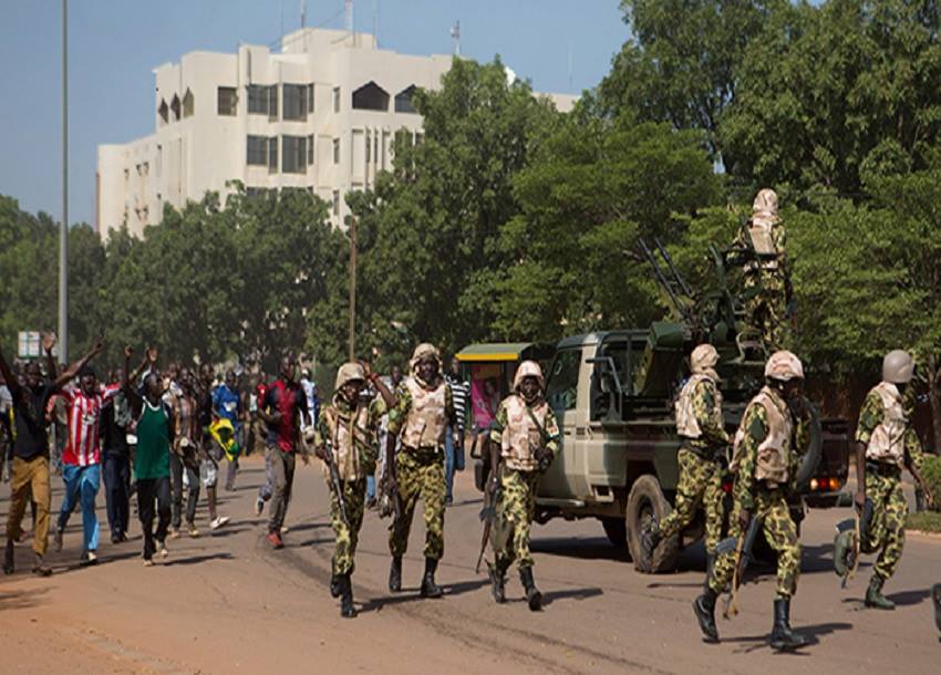 Lovitură de stat în Burkina Faso: armata a preluat puterea, l-a arestat pe președinte și a dizolvat guvernul