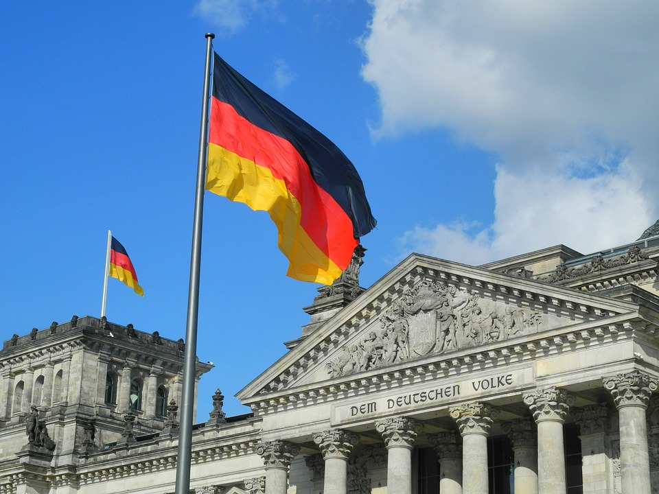 Vin vremuri grele pentru nemți: Economia se îndreaptă spre recesiune, după anul cu inflație record pentru ultimele trei decenii
