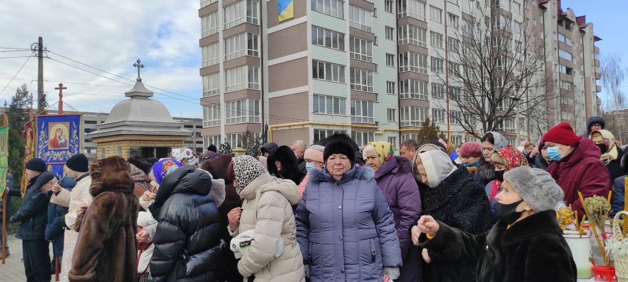 Românii din Cernăuți, puși la zid de ucraineni. Nu mai au drept la limba maternă în școli