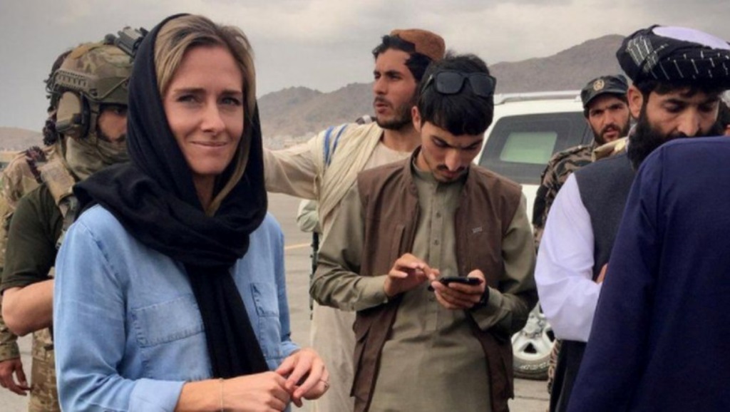 Refuzată de țara sa, o jurnalistă a cerut ajutor talibanilor pentru naștere