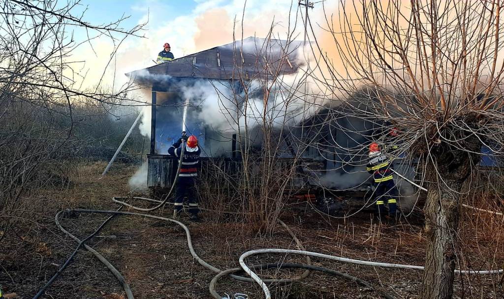 Doi fraţi din Doljeşti Neamț au murit într-un incendiu care le-a cuprins casa