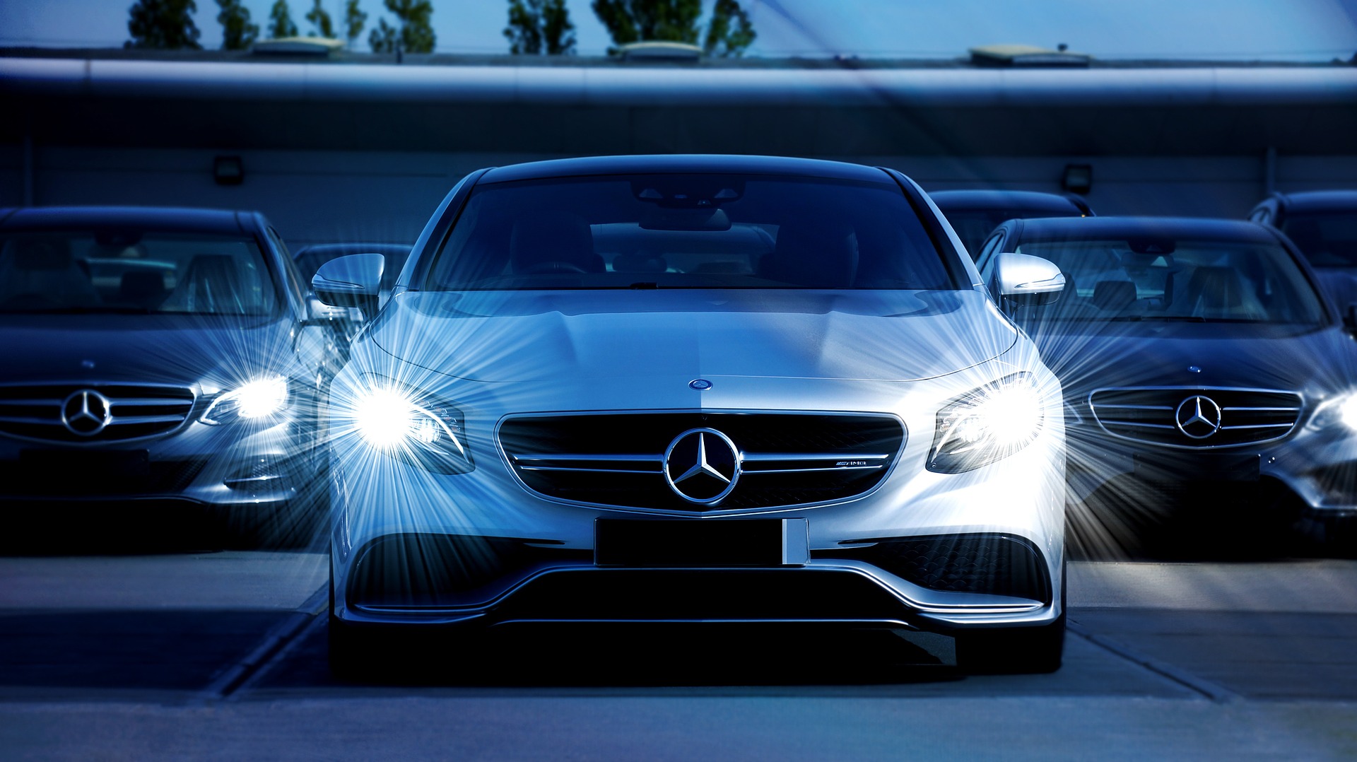 Mercedes Benz a scumpit mașinile și a obținut venituri peste așteptări