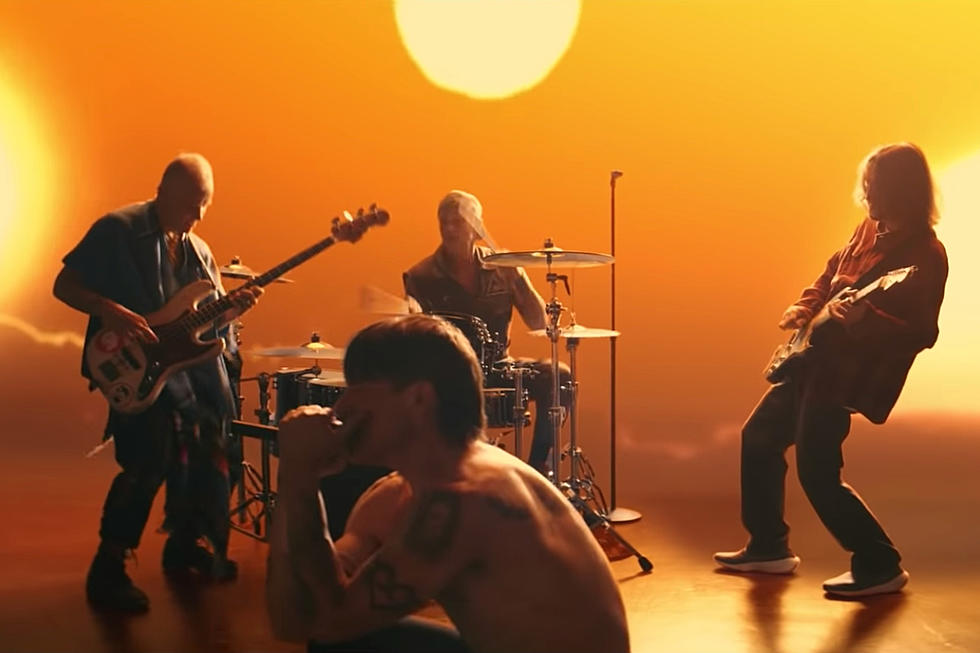 Au revenit Red Hot Chili Peppers. Cu ce melodie se întorc la surse (VIDEO)