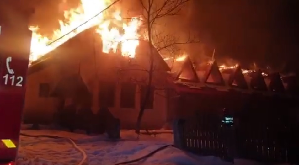 Maramureş: Cabana turistică Usturoiu, distrusă de un incendiu