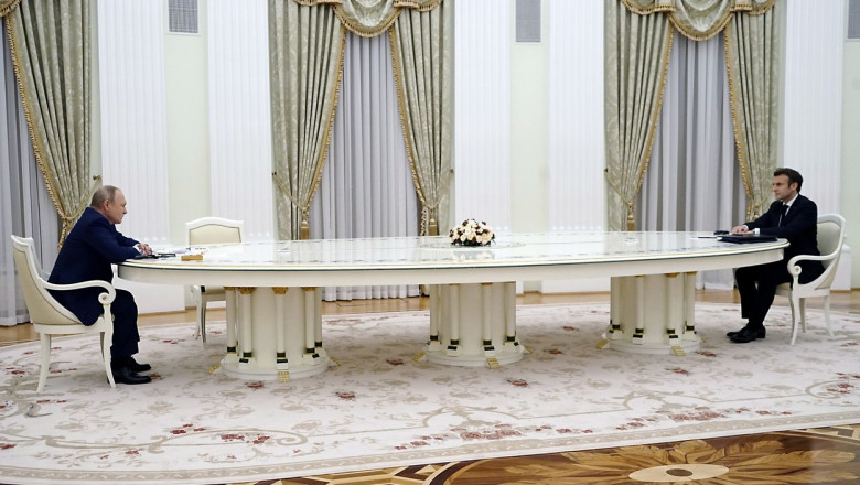Cât costă celebra masă albă la care Putin i-a primit pe liderii occidentali