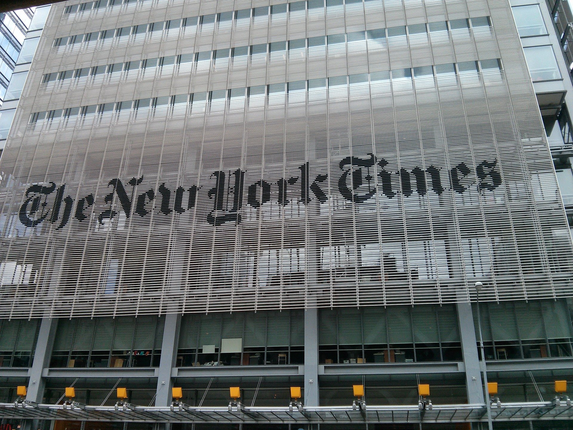 The New York Times se interesează în justiție de niște emailuri trimise de Ambasada României