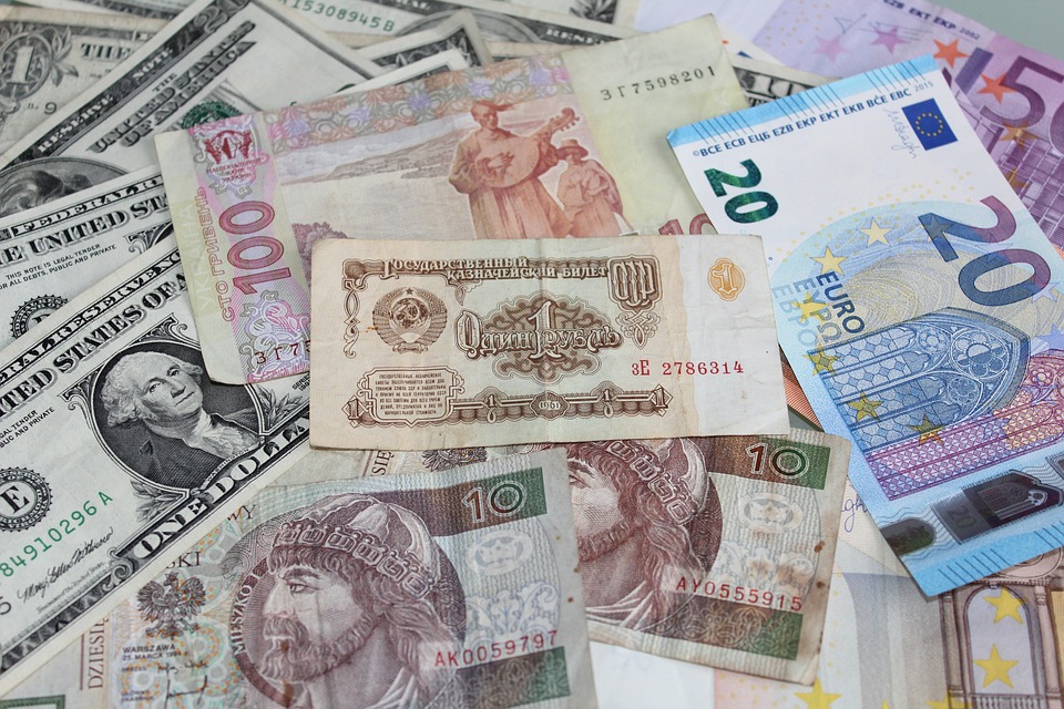 Rusia nu mai acceptă dolari sau euro de la ”țările ostile” pentru plata gazelor. Sunt ”devize compromise”, spune Putin