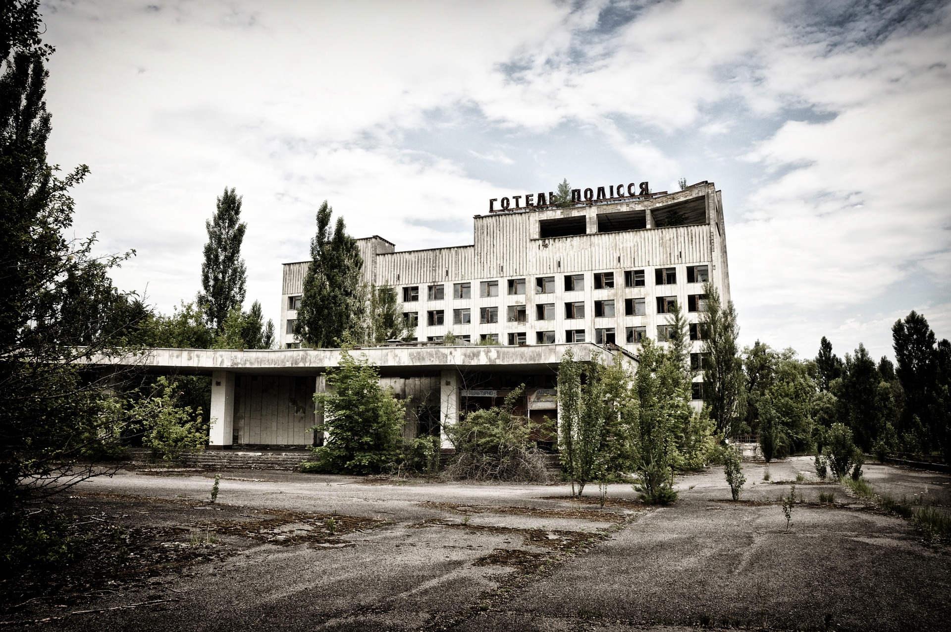 Militarii ruși, acuzați de Ucraina că au furat substanţe radioactive letale de la Cernobîl
