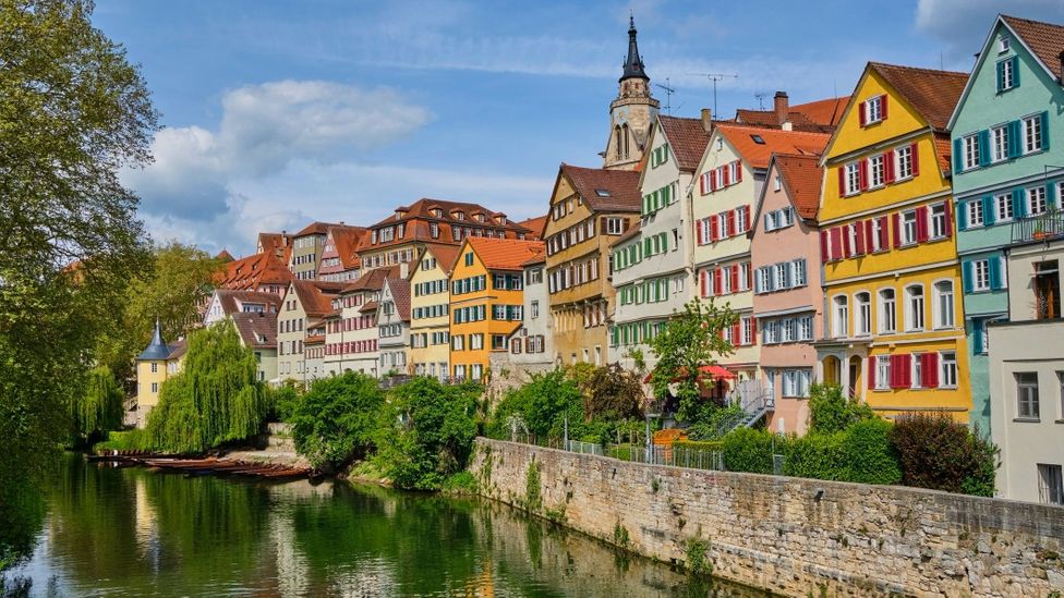 Tübingen, orașul de basm al Europei: Bilete gratis de autobuz, alimentație vegetariană și taxe pe ambalaje