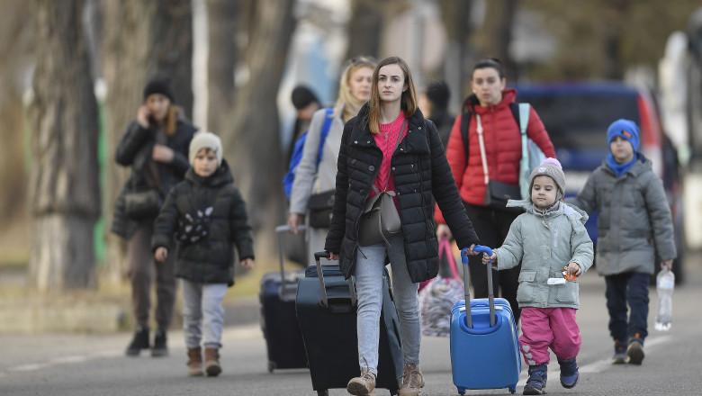 Peste 2,5 milioane de ucraineni, majoritatea femei şi copii, au părăsit ţara: Câți au venit în România