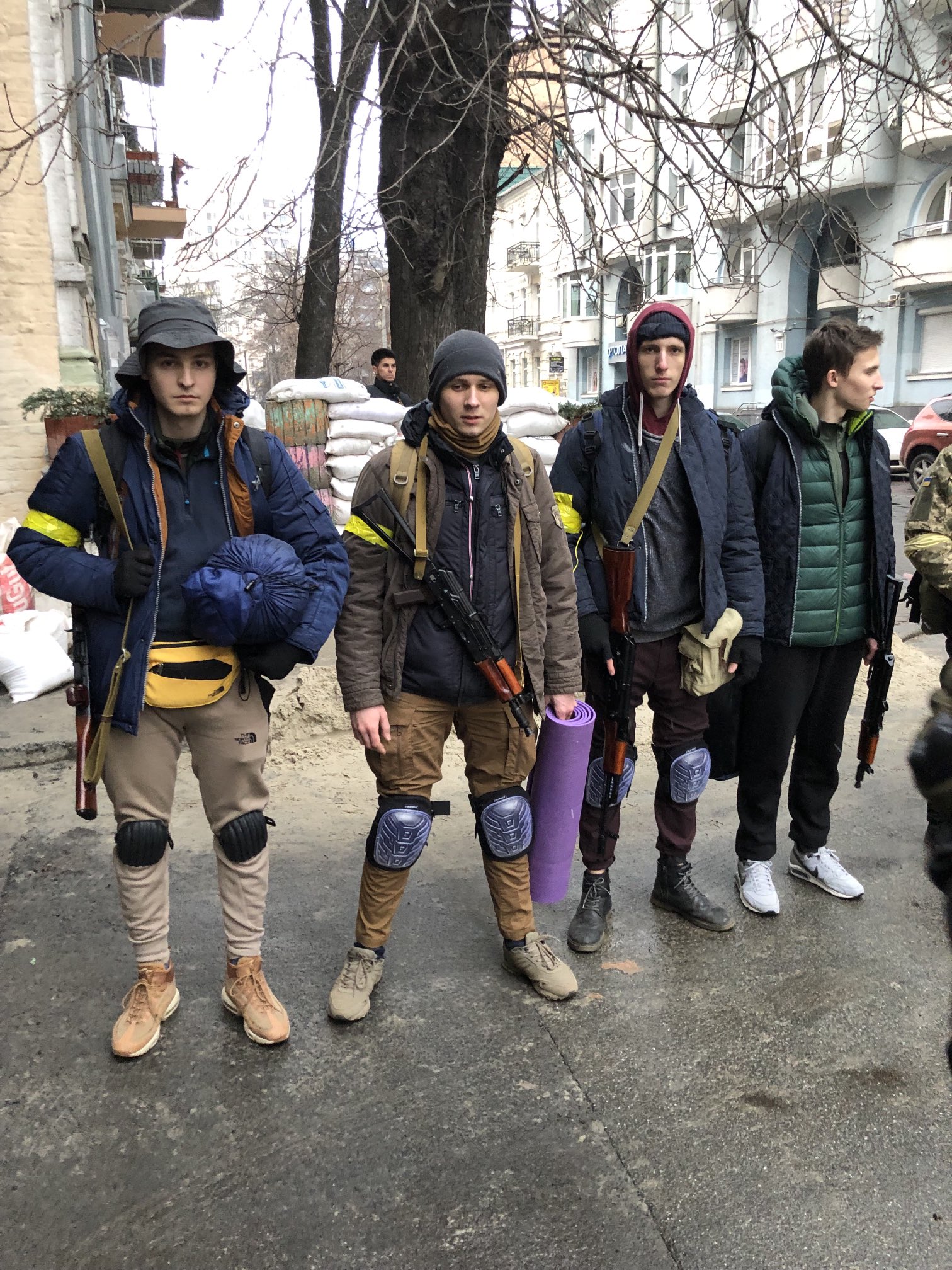 Războiul din Ucraina: Aproape 70.000 de ucraineni s-au întors în țară, să se înscrie voluntari