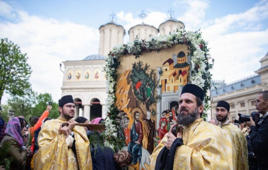 Creștinii ortodocși și greco-catolici sărbătoresc duminică Floriile. Pelerinaj – sâmbătă, în Capitală