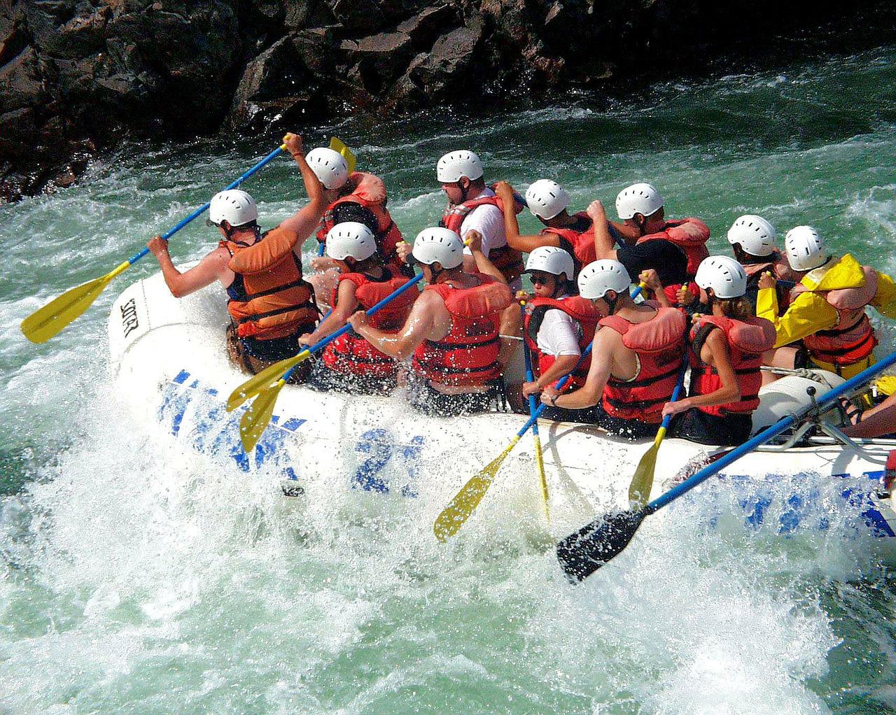 Accident pe râul Jiu în timpul unui concurs de rafting: O persoană a murit