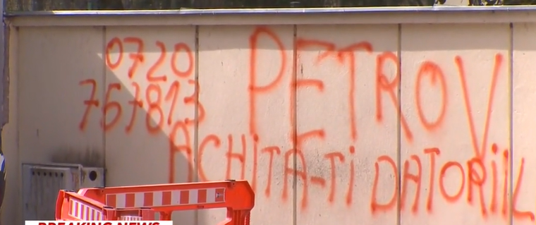 Gardul vilei de protocol în care locuieşte Traian Băsescu a fost vandalizat