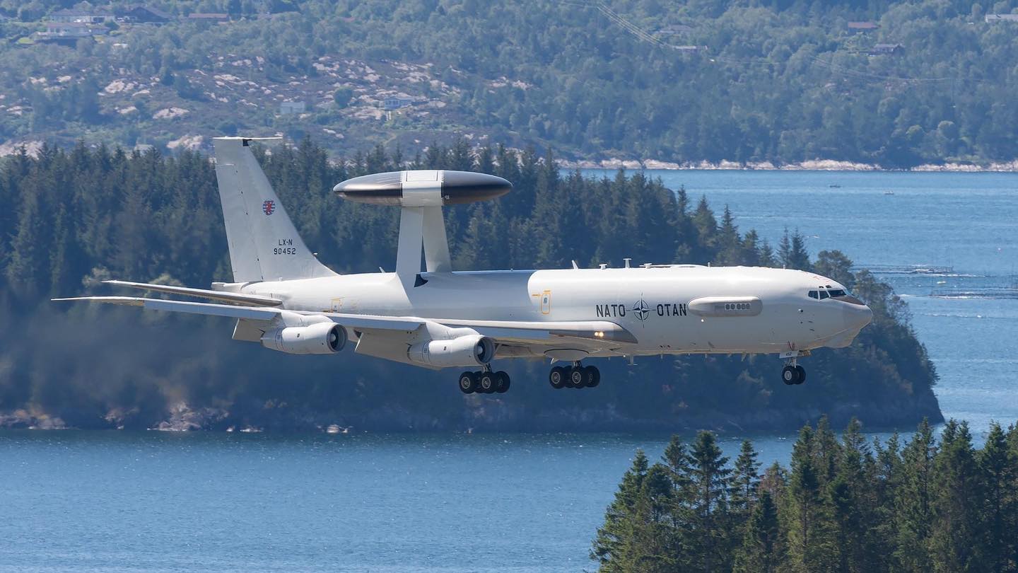 NATO aduce avioane în România pentru supravegherea rușilor 