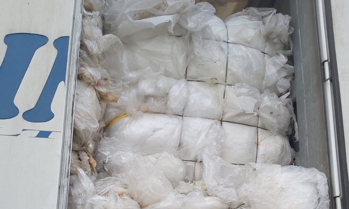 Giurgiu: 17 tone de deșeuri depistate în Vama Giurgiu de Poliția de Frontieră și comisarii Gărzii de Mediu