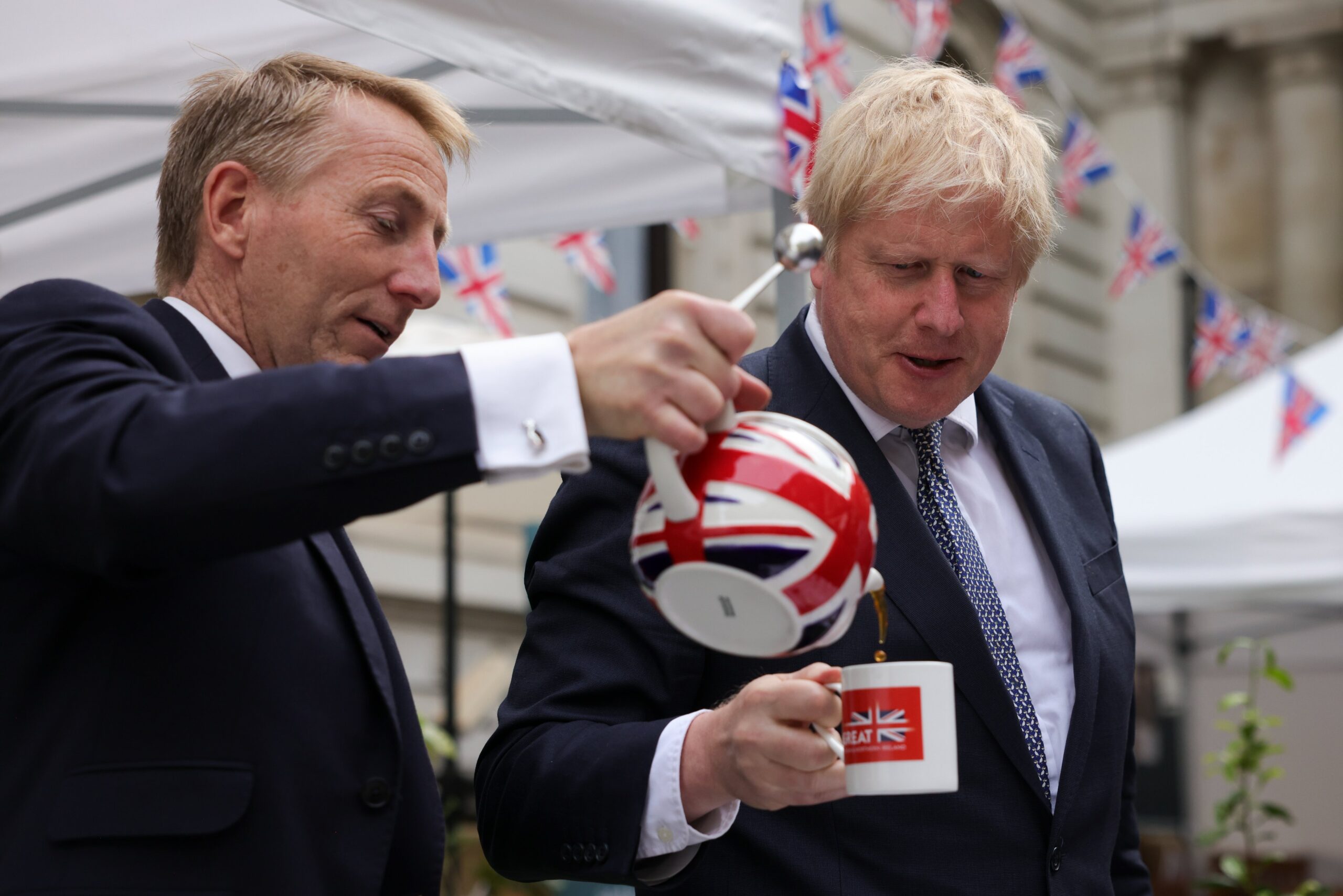 Boris Johnson primește votul de încredere și rămâne premierul Marii Britanii