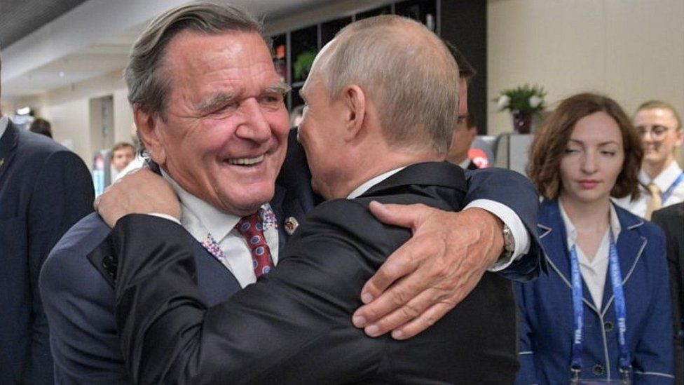 Prea multă prietenie cu Vladimir Putin strică pentru Gerhard Schröder