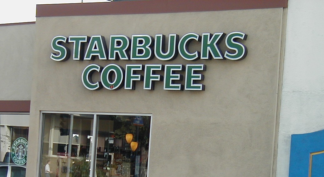 Magazin Starbucks, închis de ANPC. Ce au descoperit inspectorii la control