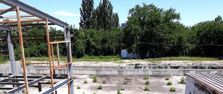 Etalonul nepăsării. „Bazinul Olimpic” din Galați este în ruină după 17 ani de modernizări