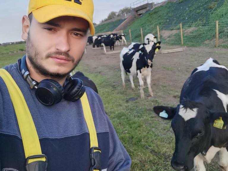 Cum vrea Chesnoiu să-i țină pe tinerii fermieri la sate: Cu zootehnie și horticultură