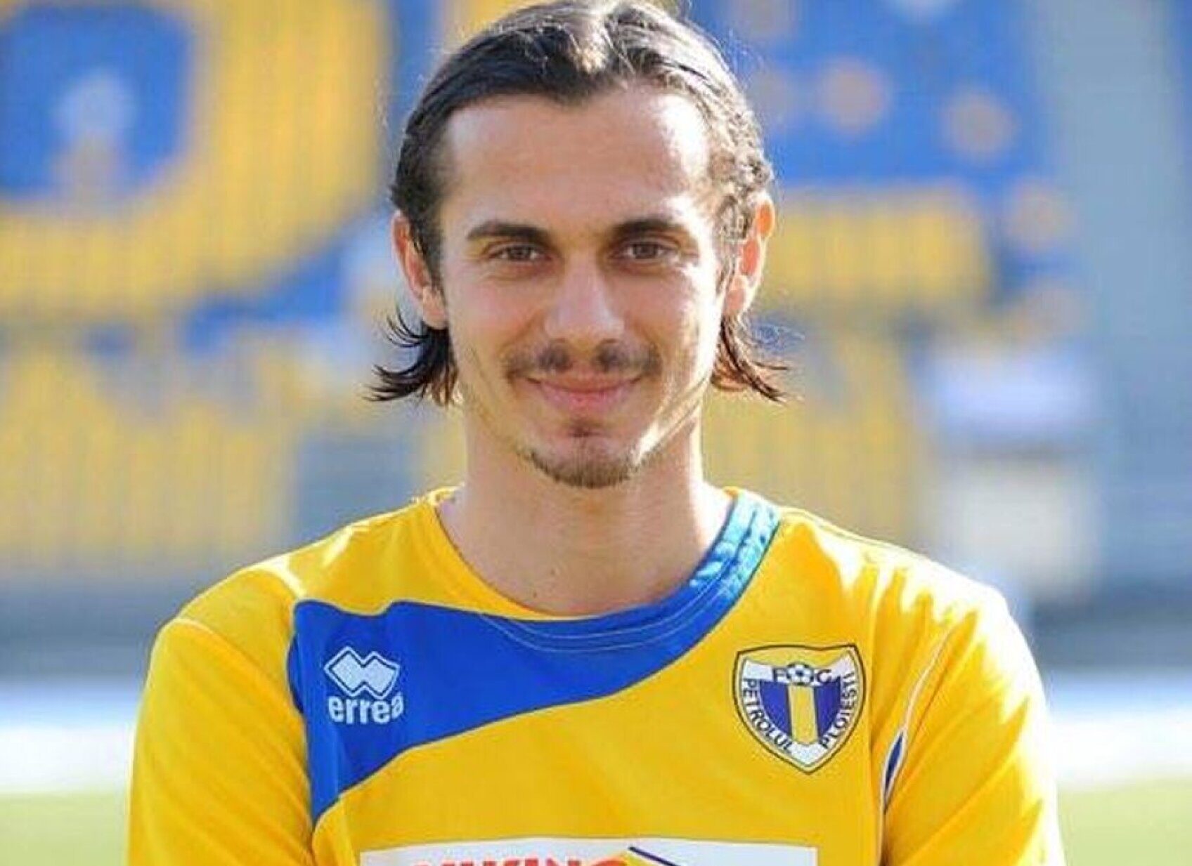 Roland Stănescu s-a sinucis la 32 de ani. A jucat fotbal la Petrolul Ploieşti și FC Argeş