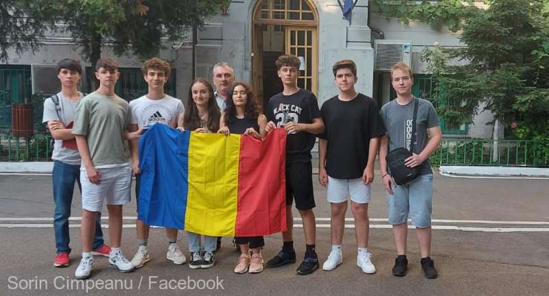 Academia Română: Zece elevi olimpici, beneficiari de burse de merit