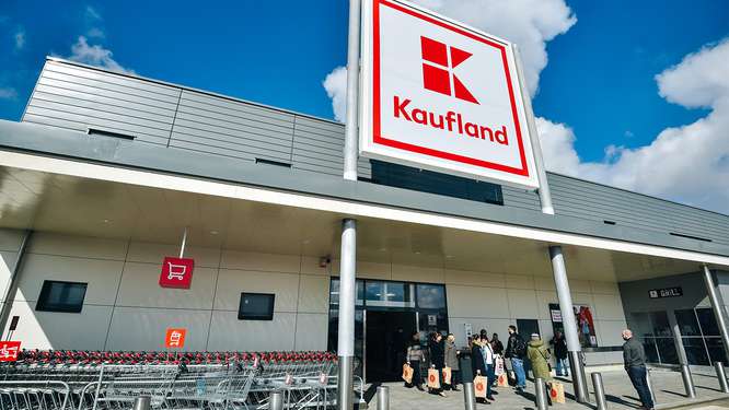 „Kaufland”, amendat pentru alimente alterate și încasarea unor prețuri mai mari decât cele de la raft