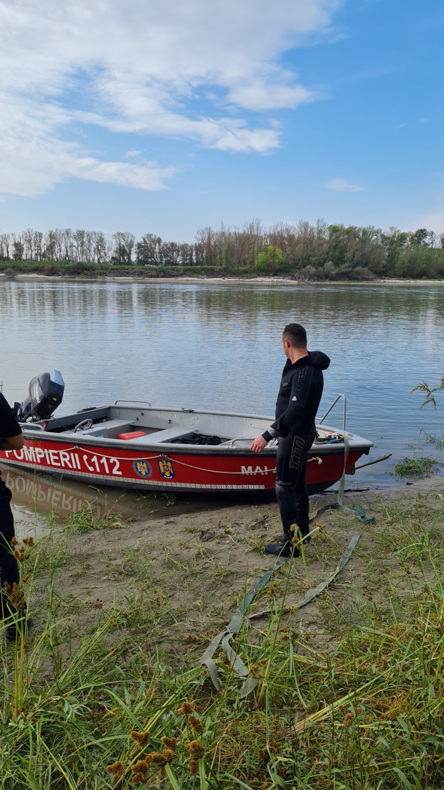 Giurgiu: Un bărbat dispărut în apele Dunării este căutat de scafandri