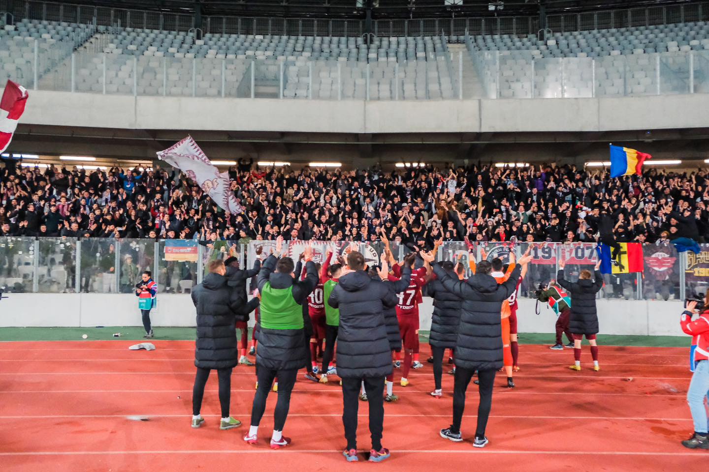 Incidente la derby-ul Universitatea Cluj – CFR Cluj: „Arbitrul trebuia să oprească meciul”