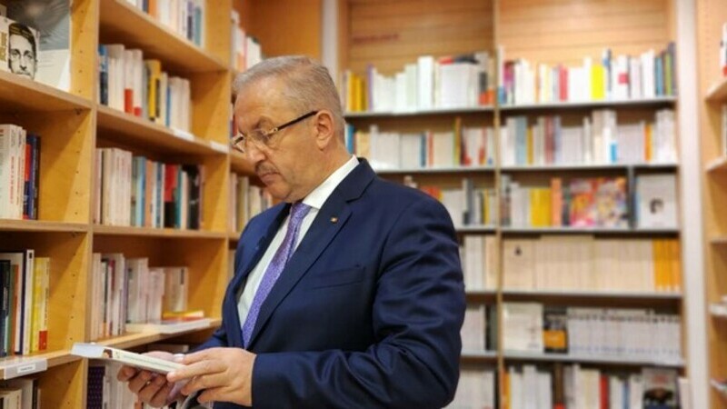 Vasile Dâncu – atac din librărie! (FOTO)