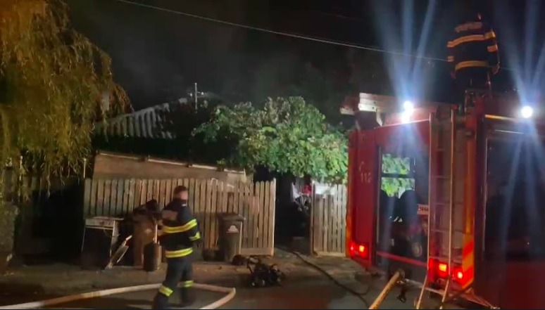 Incendiu devastator la Eforie; un bărbat a murit, alte trei persoane au fost rănite