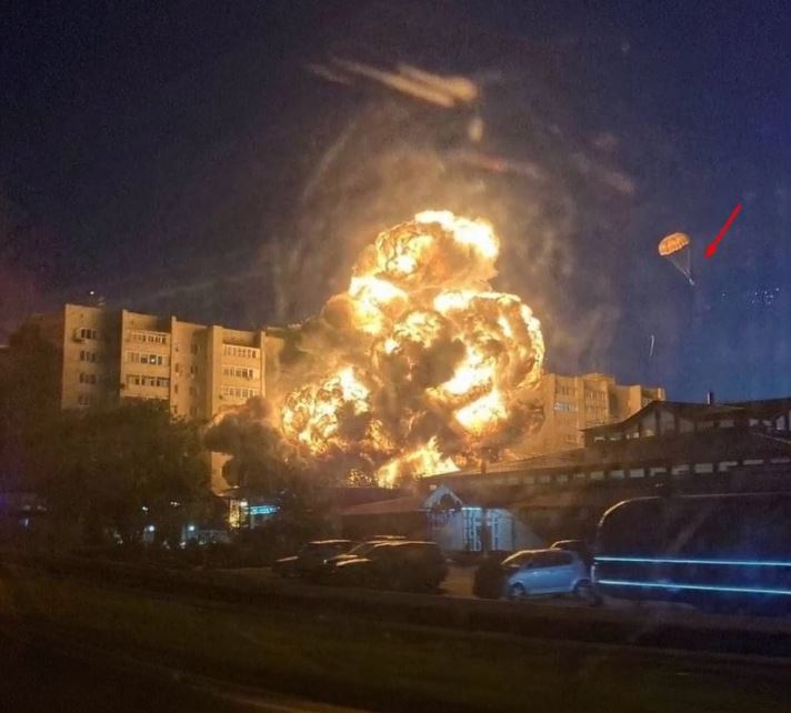 ALERTĂ în Rusia. Un avion militar s-a prăbușit peste un bloc de locuințe (VIDEO)