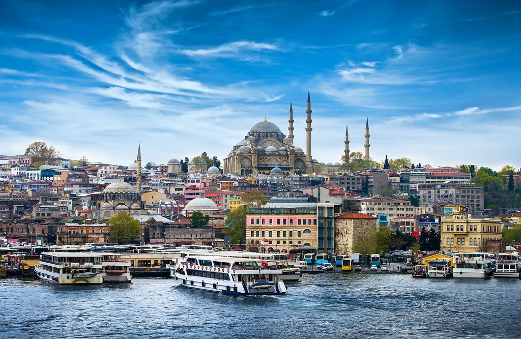 Atentatul din Istanbul nu i-a speriat pe români! Sute de turiști pleacă zilnic în Turcia EXCLUSIV