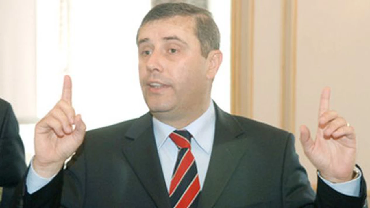 Directorul Lucian Pahonțu stă pe un butoi cu pulbere la SPP