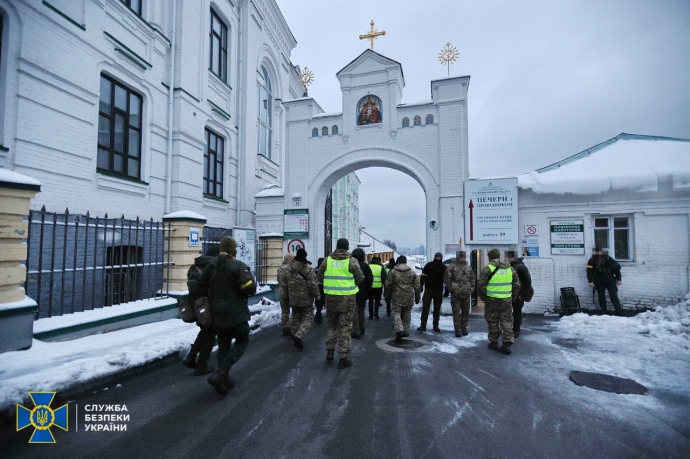 Spioni ruși căutați în mănăstirile din Ucraina (galerie foto)