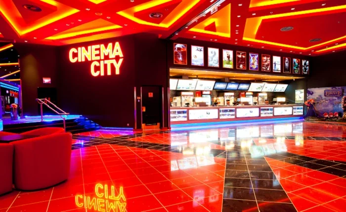 Lanţul de cinematografe Cinema City, prezent și în România, ar putea să fie vândut