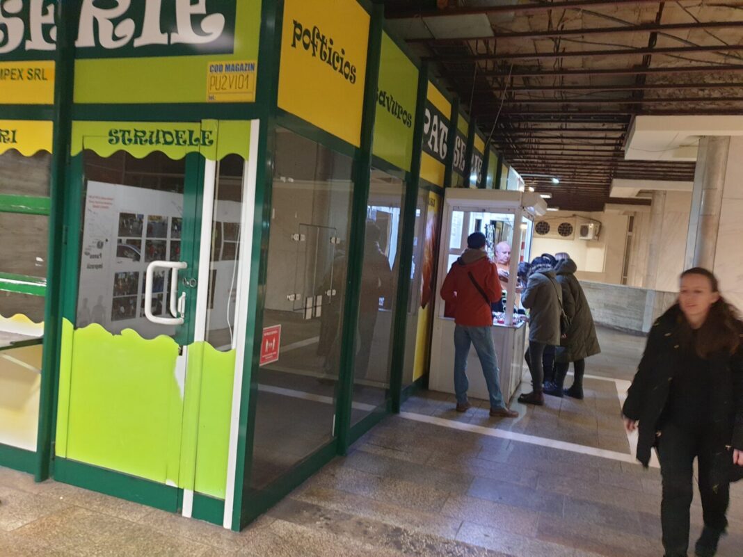 Unul dintre magazinele care mai sunt deschise la metroul din Piața Unirii din București Foto România liberă Laurențiu Mușoiu