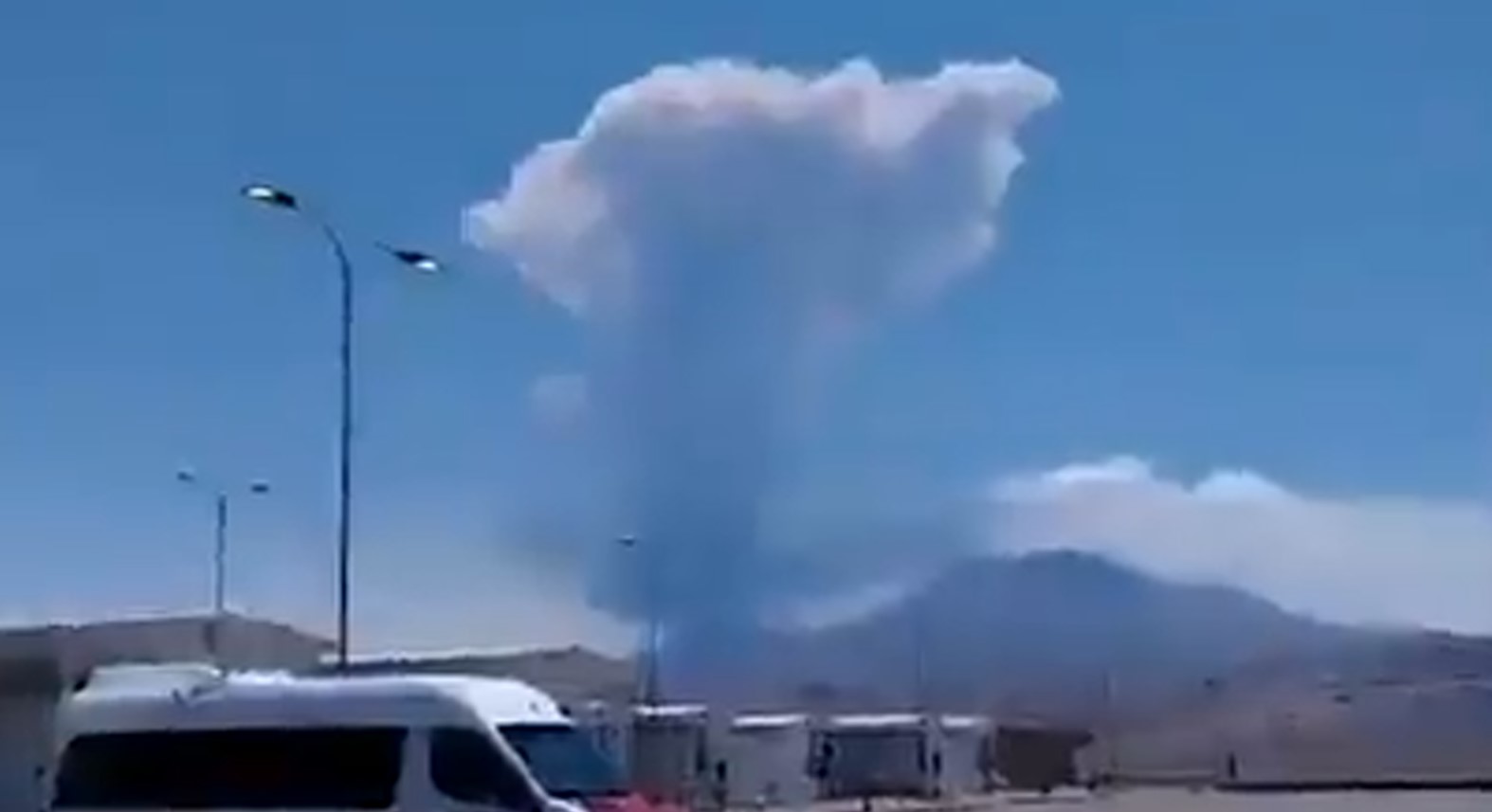 Vulcanul Lascar din Chile a aruncat o coloană de fum la 6.000 de metri înălțime