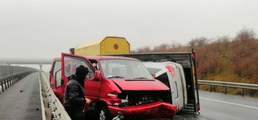 Accident cumplit pe Autostrada Timișoara-Arad. 3 mașini implicate – O femeie a fost rănită – FOTO