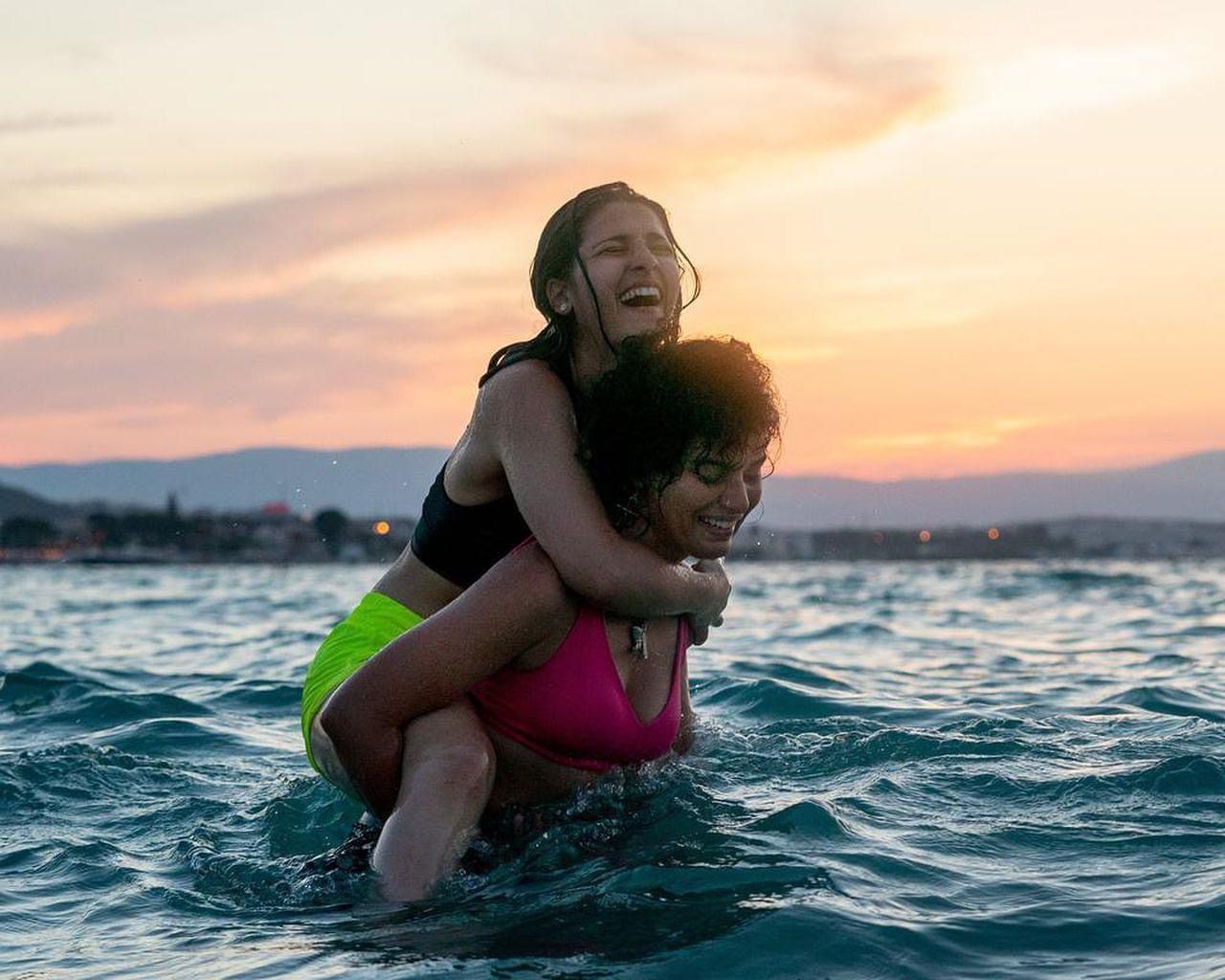 Povestea surorilor înotătoare Yusra și Sara Mardini care au inspirat Netflix