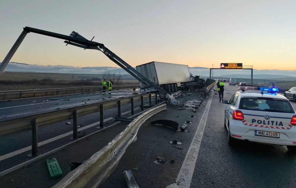 Accident grav pe A1, în Sibiu. Șofer de TIR mort după ce a făcut zob parapetul de pe autostradă