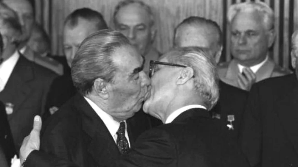 Brejnev și sărutul său 